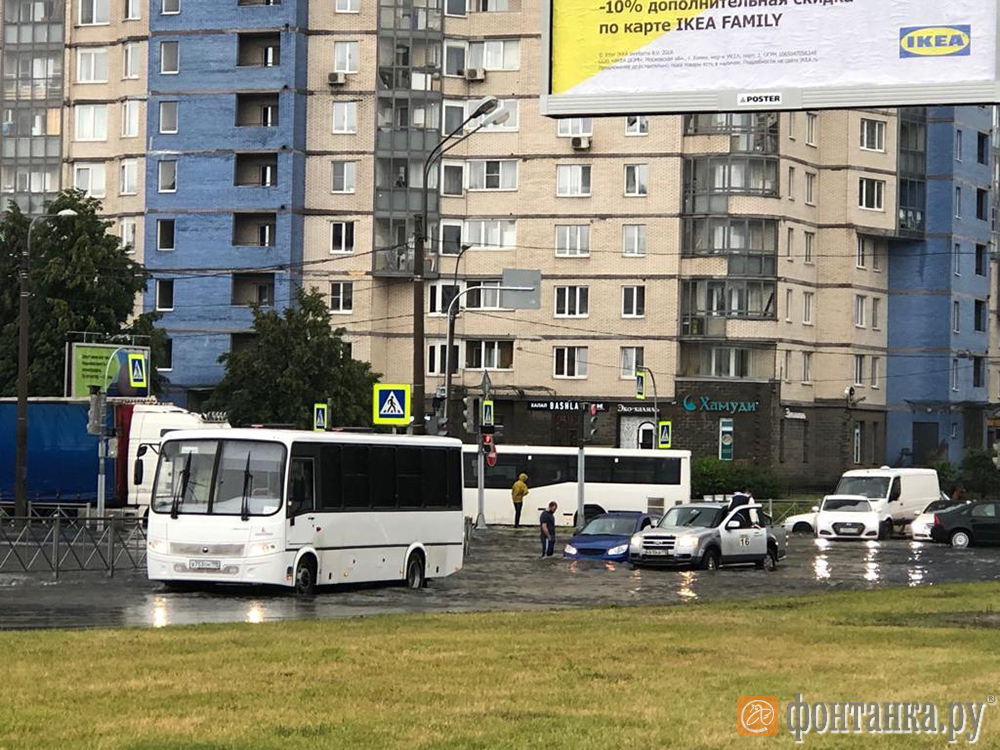 Потоп в районе улиц Парашютной и Новикова